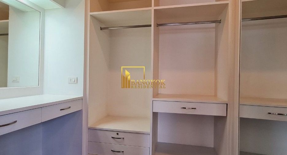 Haus zur Miete mit 4 Zimmer in Watthana, Bangkok