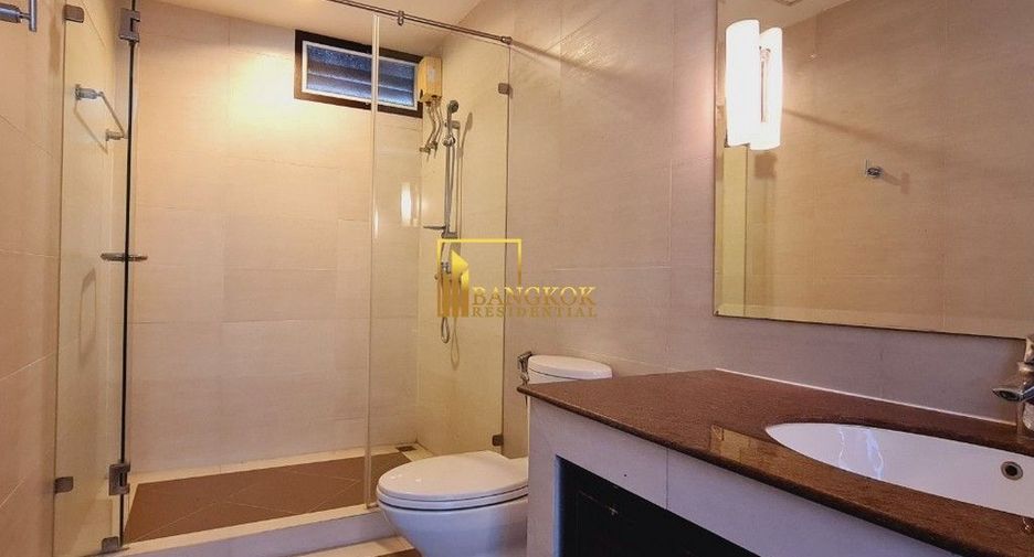 Haus zur Miete mit 4 Zimmer in Watthana, Bangkok