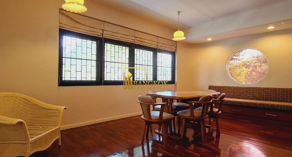 Haus zur Miete mit 4 Zimmer in Watthana, Bangkok