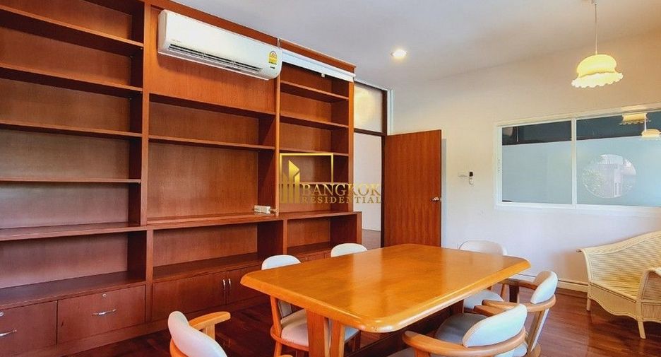 Haus zur Miete mit 4 Zimmer in Watthana, Bangkok