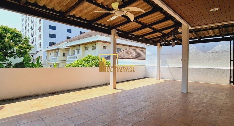 Haus zur Miete mit 4 Zimmer in Watthana, Bangkok