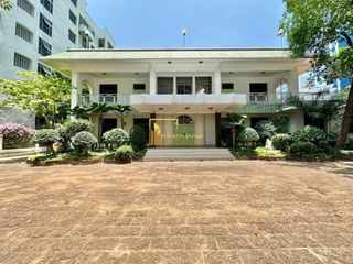 À louer 4 chambres maison à Watthana, Bangkok
