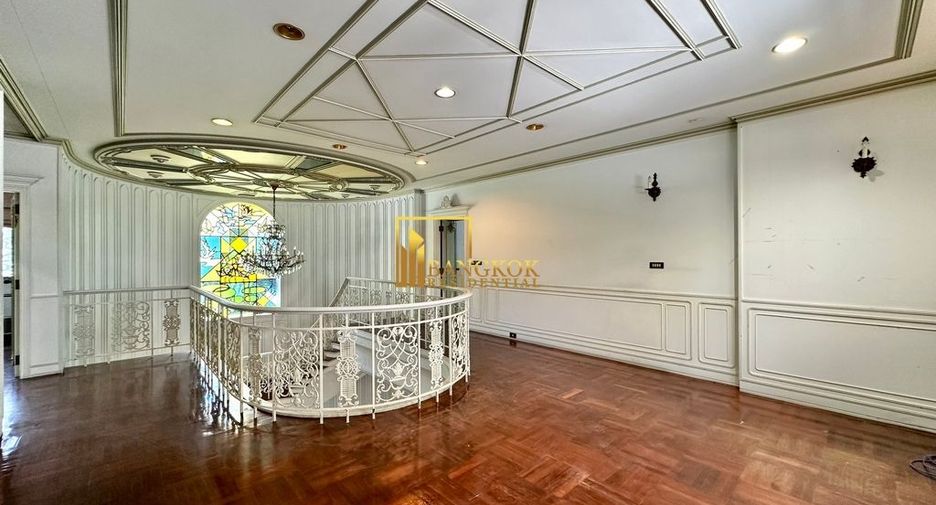 À louer 4 chambres maison à Watthana, Bangkok