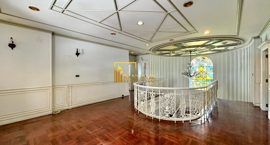À louer 4 chambres maison à Watthana, Bangkok