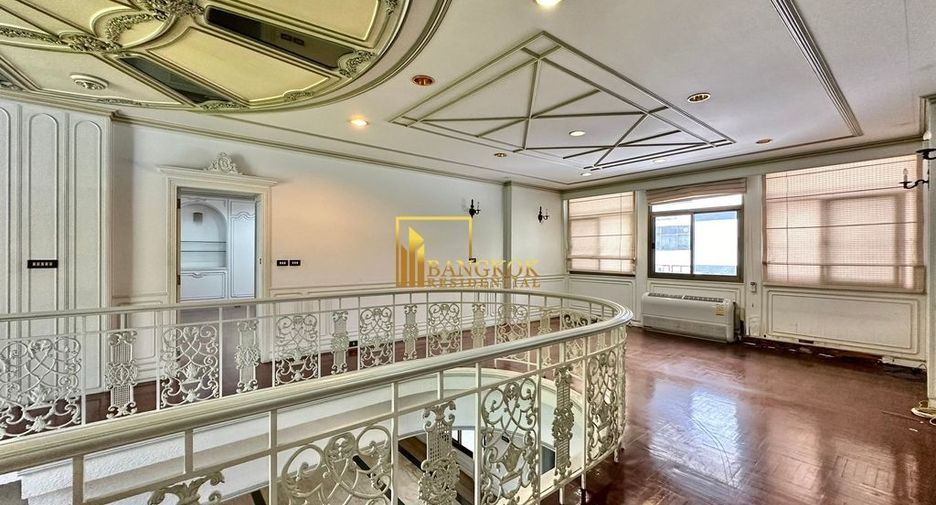 À louer 4 chambres maison à Watthana, Bangkok