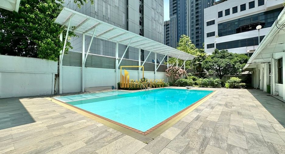 À louer 4 chambres maison à Watthana, Bangkok