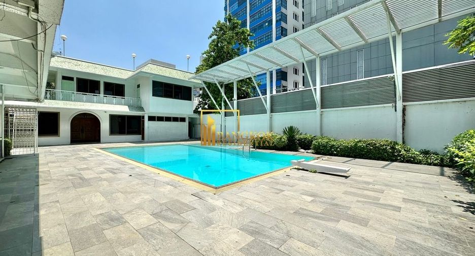 À louer 4 chambres maison à Watthana, Bangkok