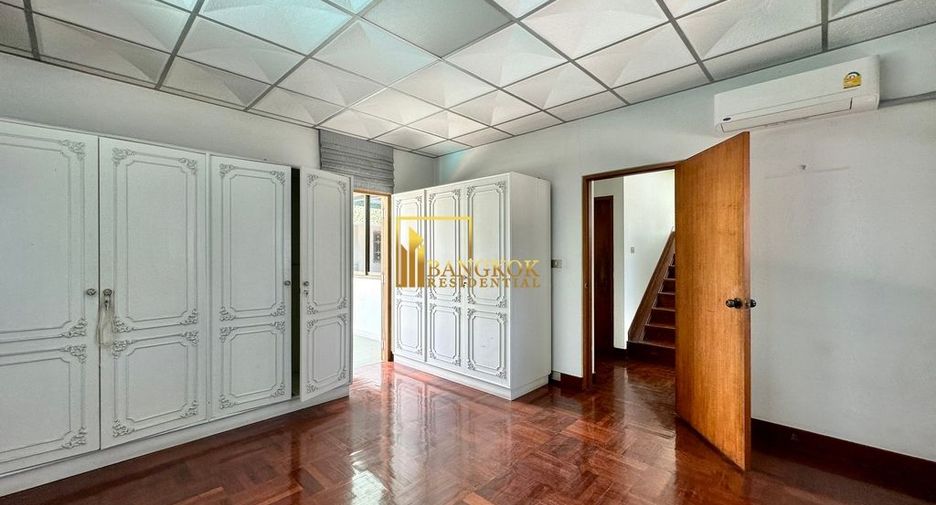 À louer 4 chambres maison à Watthana, Bangkok