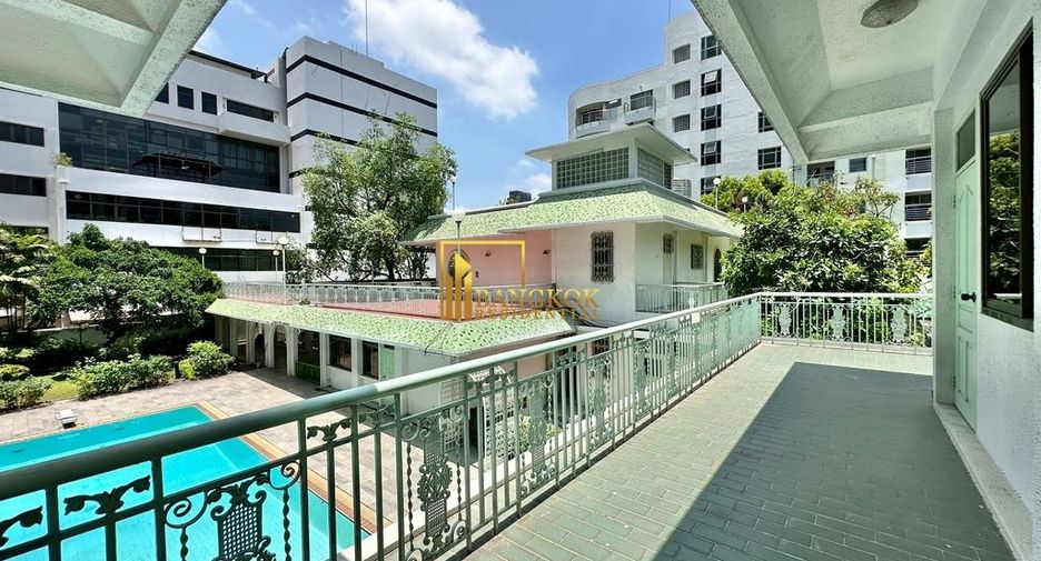 À louer 4 chambres maison à Watthana, Bangkok