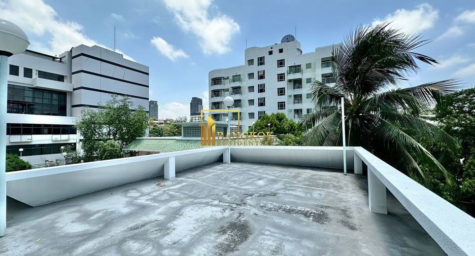 À louer 4 chambres maison à Watthana, Bangkok