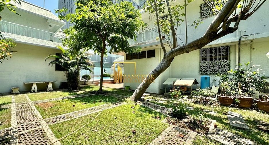 À louer 4 chambres maison à Watthana, Bangkok