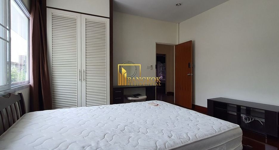 For rent 3 bedrooms house in Watthana, Bangkok