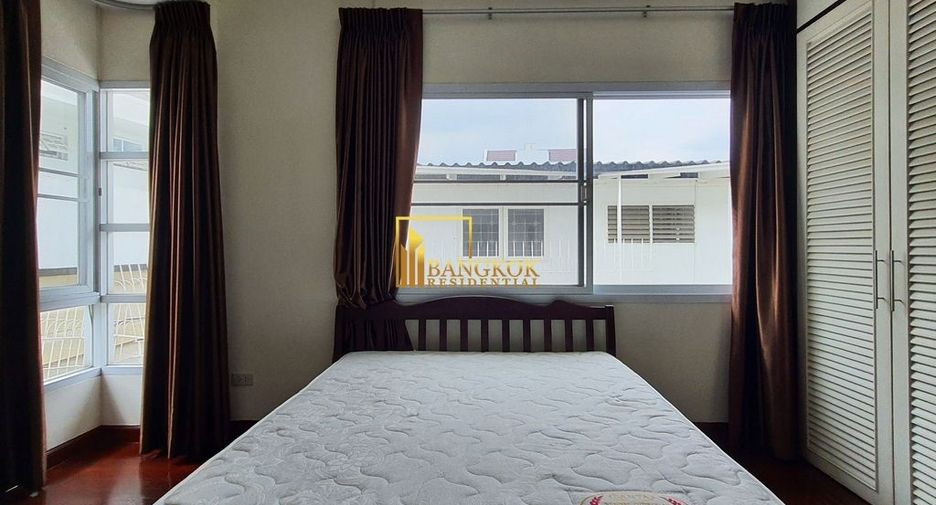 For rent 3 bedrooms house in Watthana, Bangkok