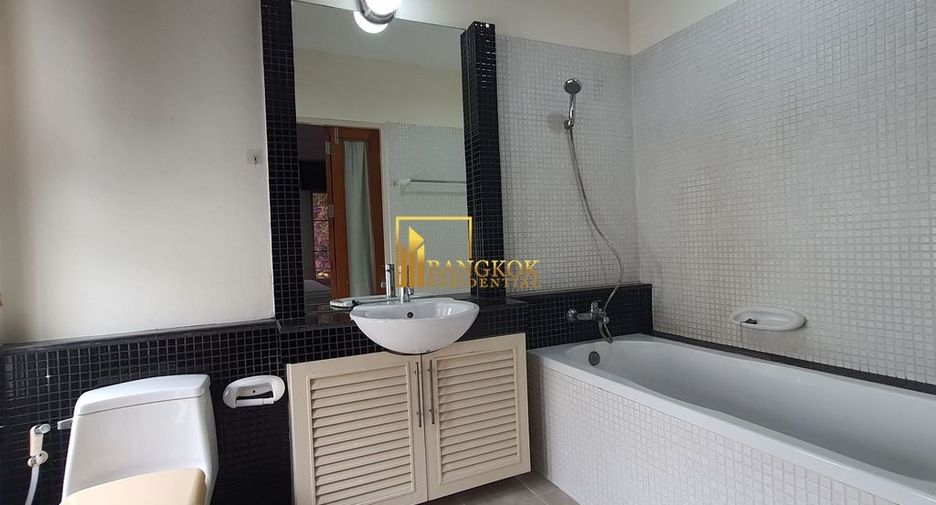 For rent 3 bedrooms house in Watthana, Bangkok