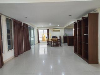 For rent 3 bedrooms house in Watthana, Bangkok