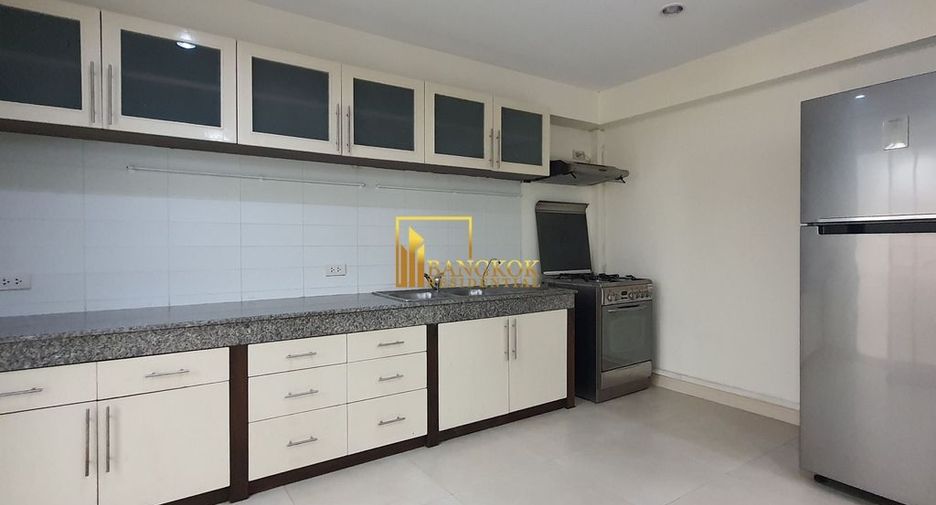 For rent 3 bedrooms house in Watthana, Bangkok