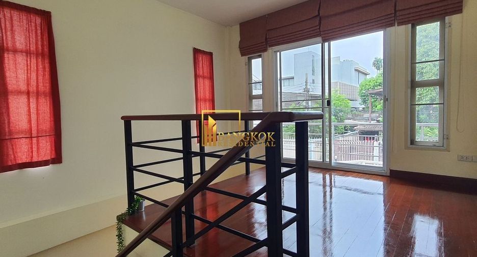 For rent 3 bedrooms house in Watthana, Bangkok