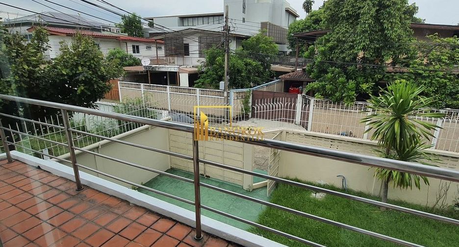 For rent 3 bedrooms house in Watthana, Bangkok
