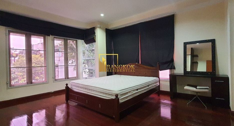 For rent 3 bedrooms house in Watthana, Bangkok