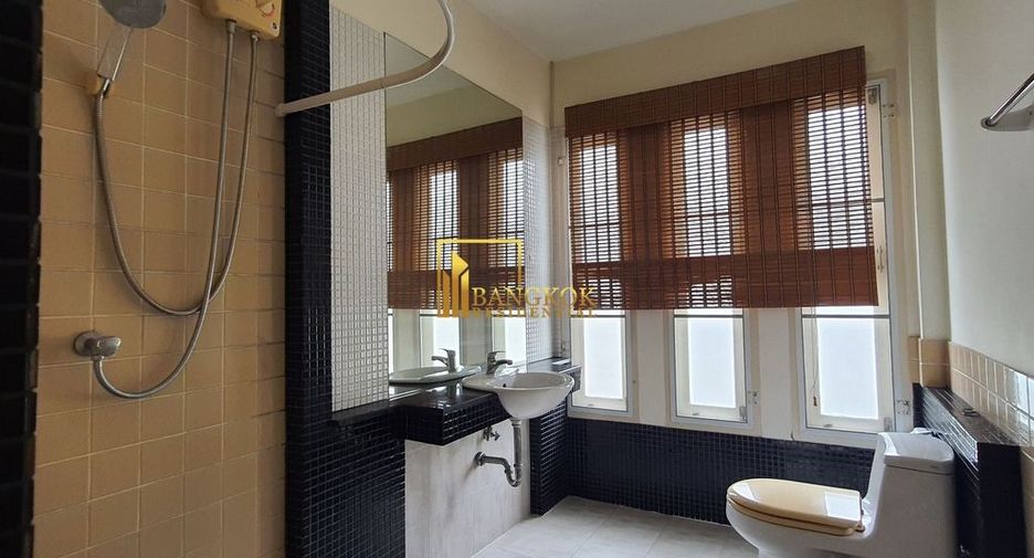 For rent 3 bedrooms house in Watthana, Bangkok