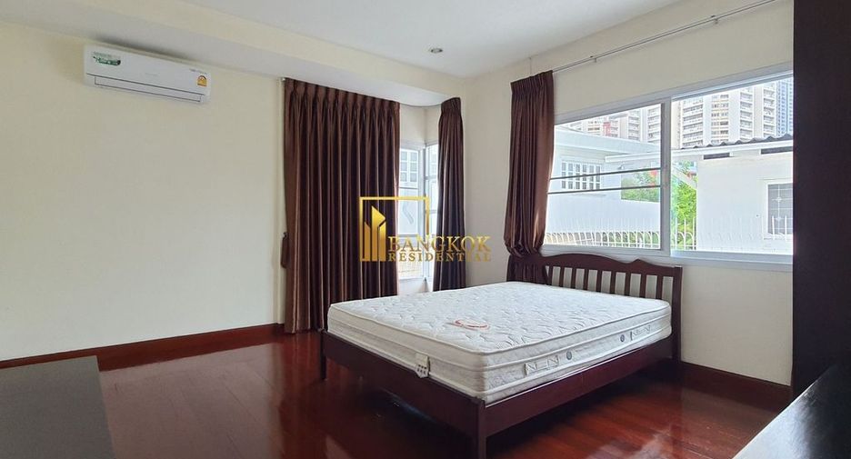 For rent 3 bedrooms house in Watthana, Bangkok