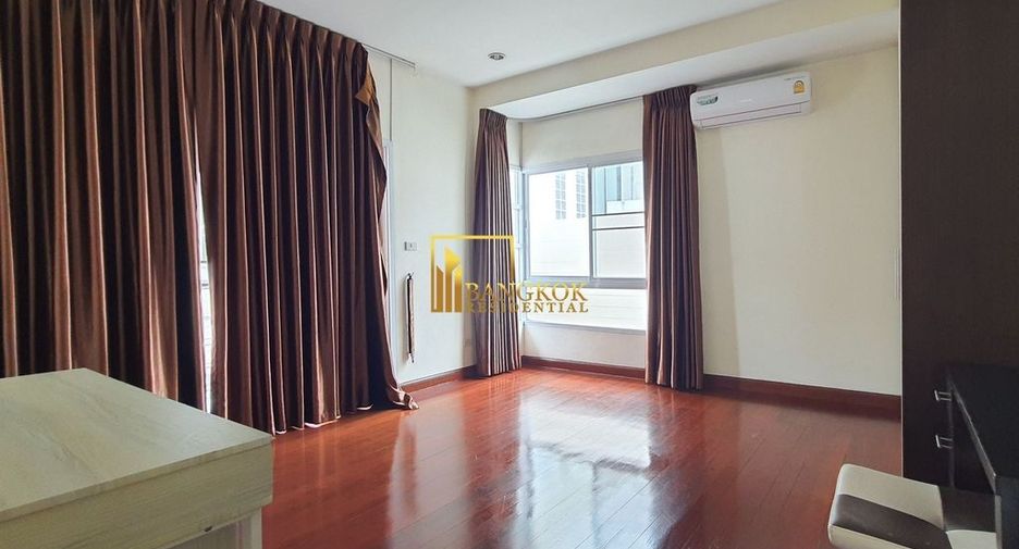 For rent 3 bedrooms house in Watthana, Bangkok