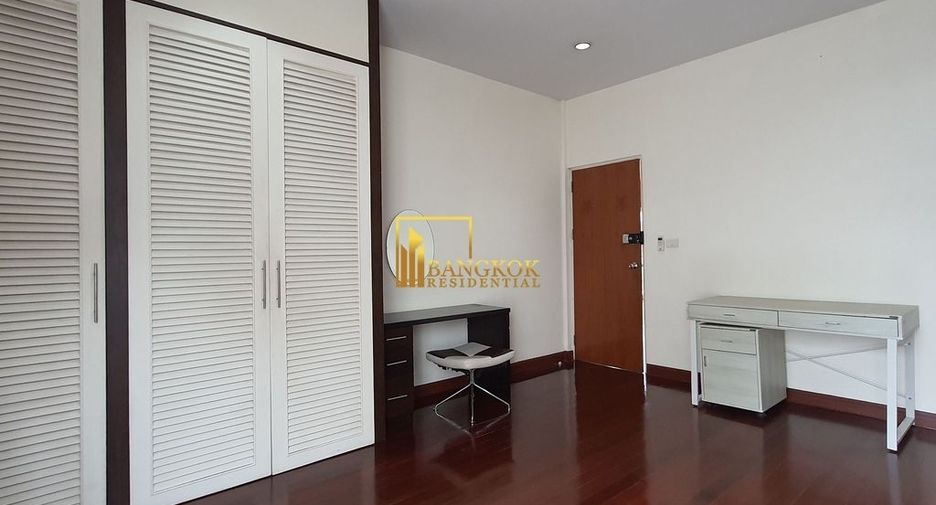 For rent 3 bedrooms house in Watthana, Bangkok