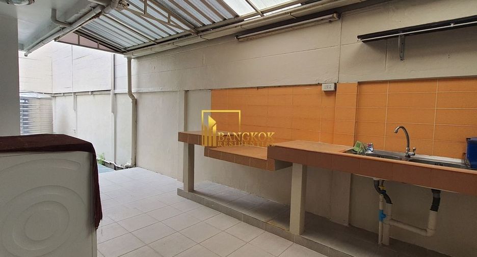 For rent 3 bedrooms house in Watthana, Bangkok