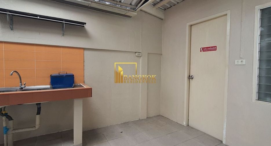 For rent 3 bedrooms house in Watthana, Bangkok