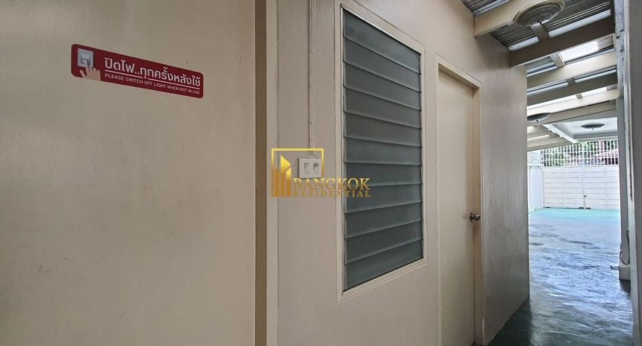For rent 3 bedrooms house in Watthana, Bangkok