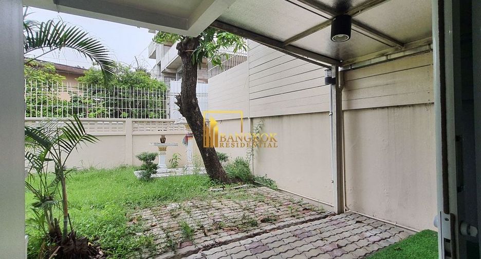 For rent 3 bedrooms house in Watthana, Bangkok