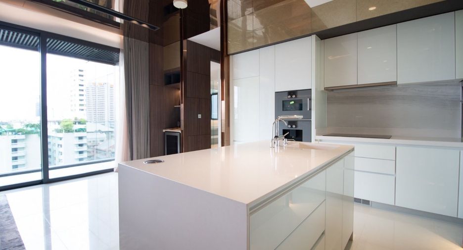 For rent 2 bedrooms condo in Khlong Toei, Bangkok
