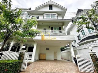 Casa en alquiler de 4 habitaciones en Bang Na, Bangkok