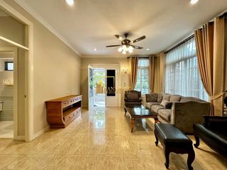 Casa en alquiler de 4 habitaciones en Bang Na, Bangkok