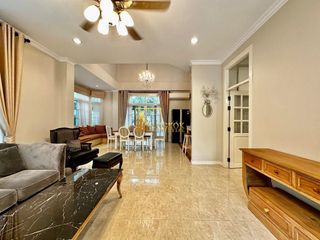 Casa en alquiler de 4 habitaciones en Bang Na, Bangkok