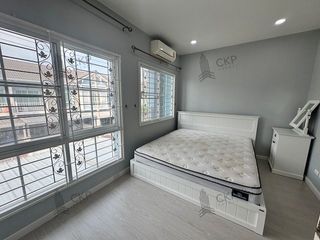 For sale 4 bedrooms townhouse in Mueang Pathum Thani, Pathum Thani