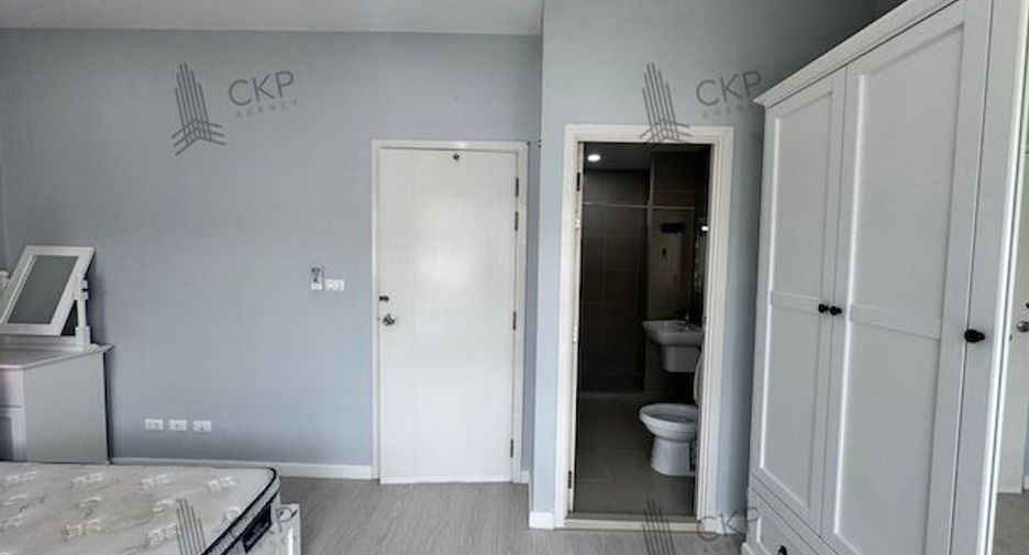 For sale 4 bedrooms townhouse in Mueang Pathum Thani, Pathum Thani