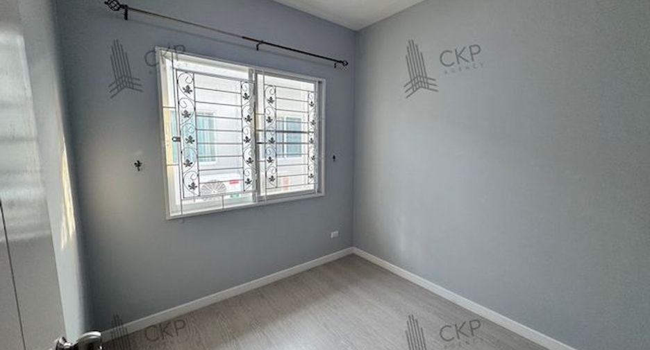 For sale 4 bedrooms townhouse in Mueang Pathum Thani, Pathum Thani
