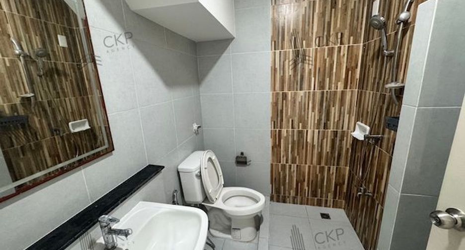 For sale 4 bedrooms townhouse in Mueang Pathum Thani, Pathum Thani