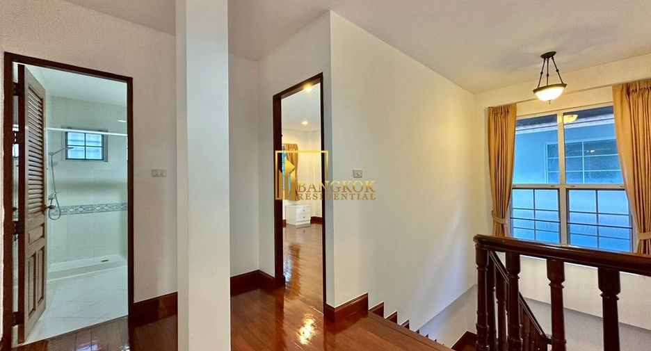 À louer 4 chambres maison à Watthana, Bangkok