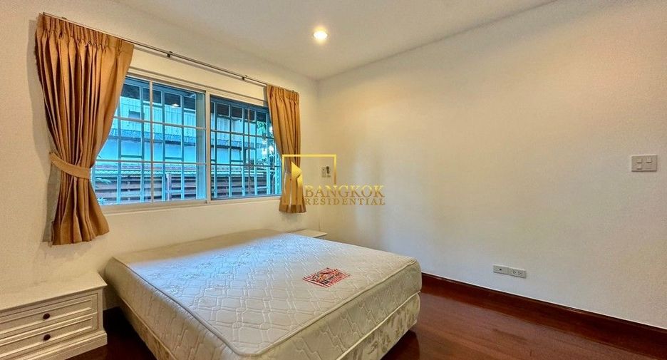 À louer 4 chambres maison à Watthana, Bangkok