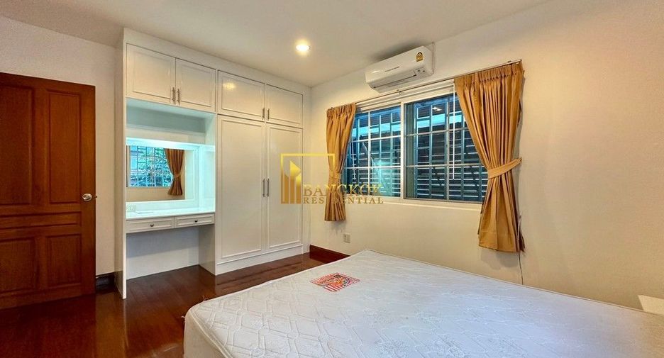 À louer 4 chambres maison à Watthana, Bangkok