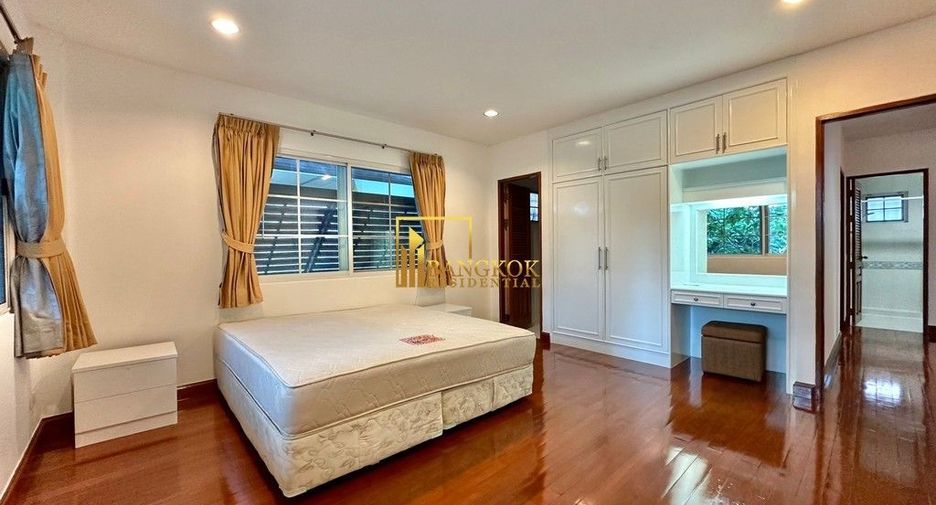 À louer 4 chambres maison à Watthana, Bangkok