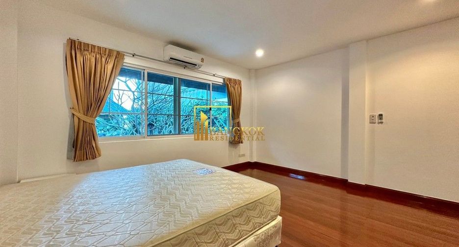 À louer 4 chambres maison à Watthana, Bangkok