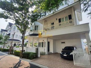 Casa en alquiler de 4 habitaciones en Bang Na, Bangkok