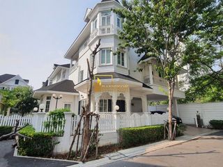 Casa en alquiler de 4 habitaciones en Bang Na, Bangkok