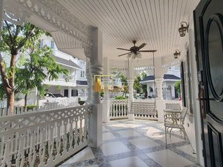 Casa en alquiler de 4 habitaciones en Bang Na, Bangkok