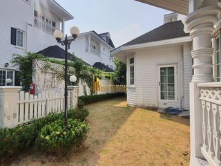 Casa en alquiler de 4 habitaciones en Bang Na, Bangkok
