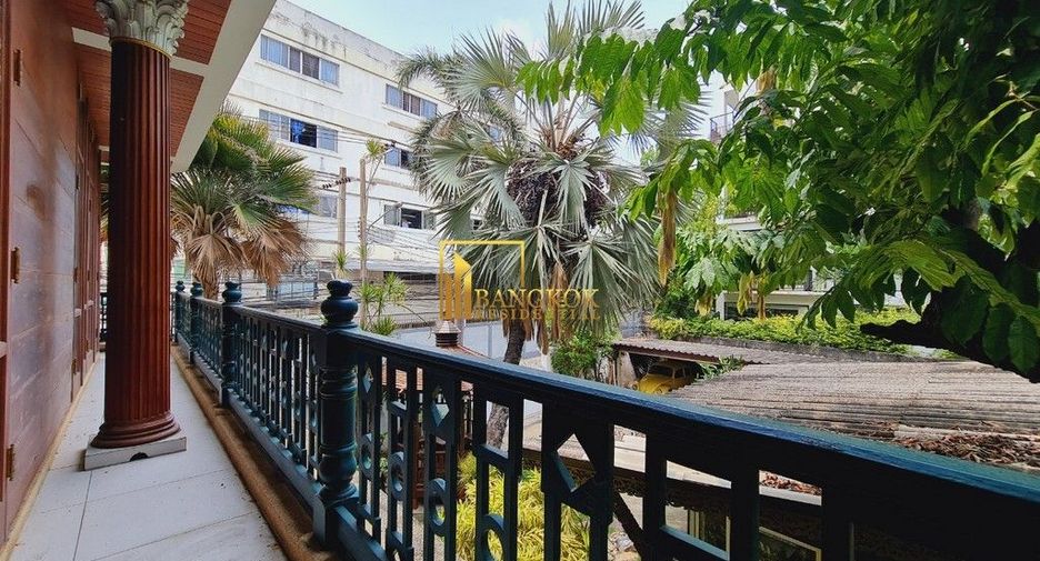 For rent 2 ベッドルーム house in Khlong Toei, Bangkok