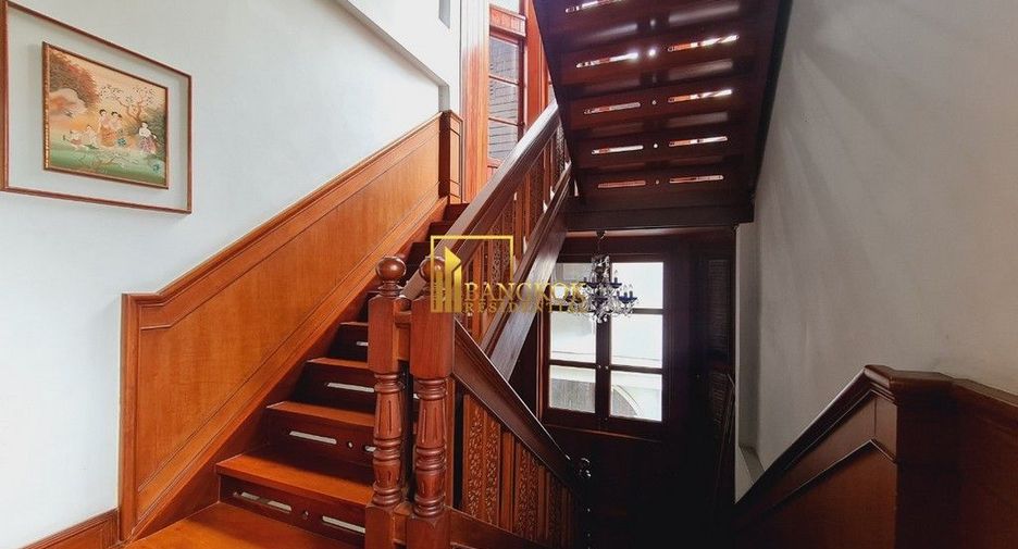 For rent 2 ベッドルーム house in Khlong Toei, Bangkok